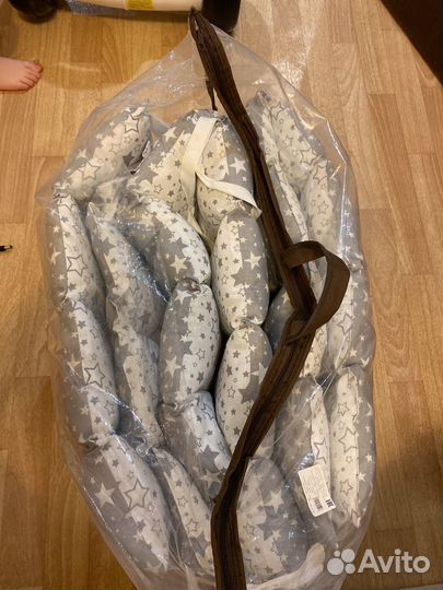 Подушечки на бортики кроватки