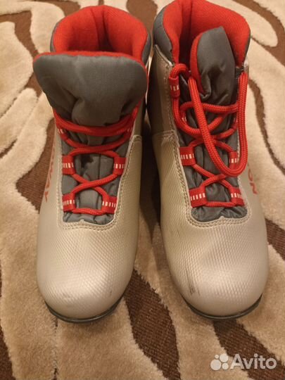 Лыжные ботинки