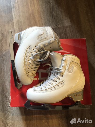 Фигурные коньки edea ice fly