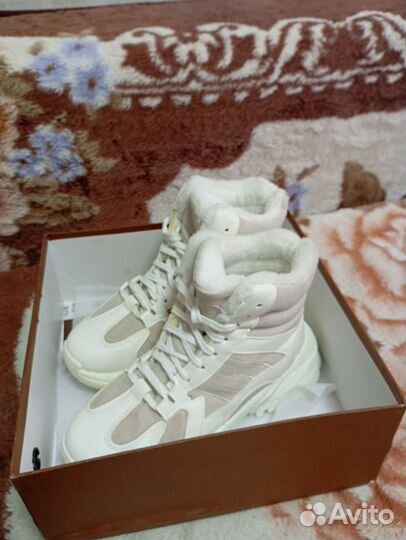 Зимняя обувь женская 39 размер бу