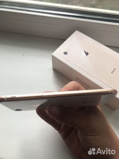 iPhone 8, 64 ГБ
