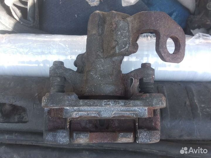 Суппорт задний правый Honda Jazz 2