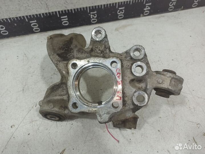 Кулак задний правый 52210swaa00