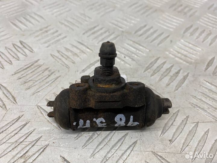 Б/У тормозной цилиндр задний правый Mazda Demio 1