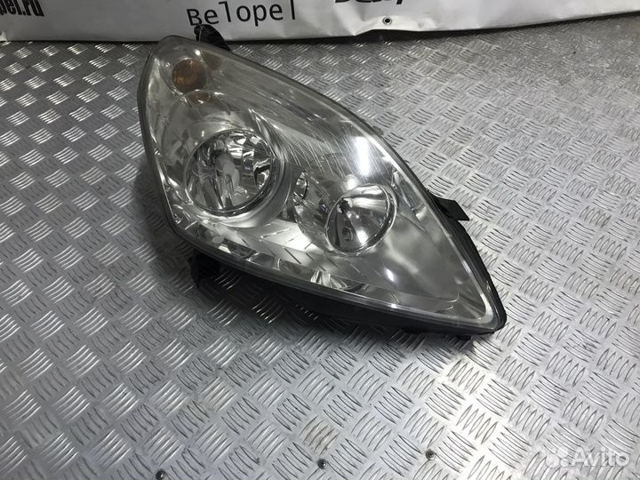 Фара правая Opel Zafira B
