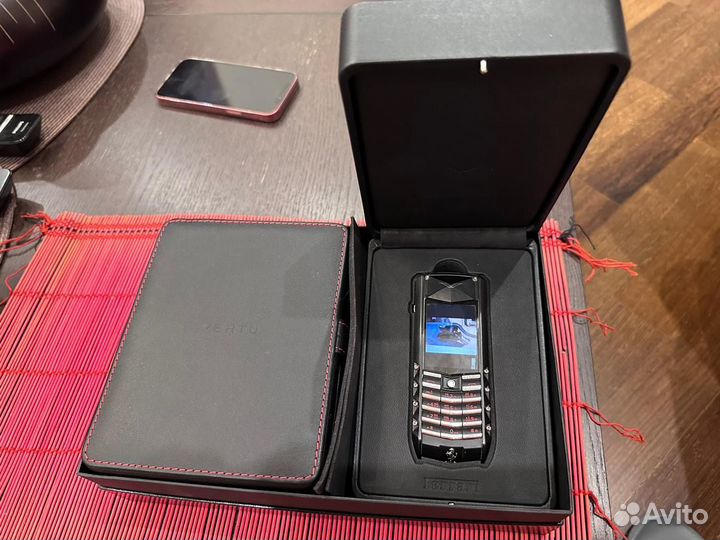 Vertu Ascent Ferrari GT Limited Edition, 6/32 ГБ