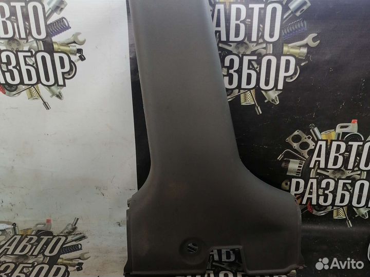 Обшивка средней левой стойки Kia Rio 1