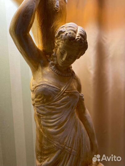 Светильник Девушка с кувшином