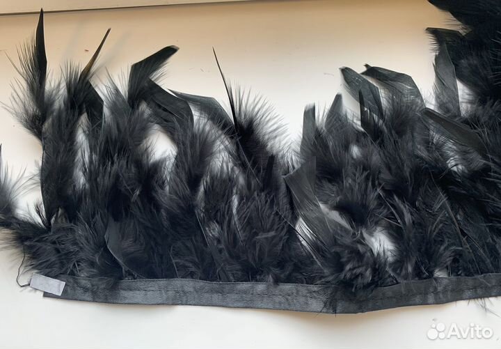 Страусиные перья на ленте