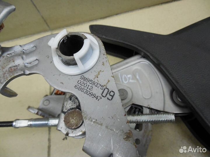 Рычаг стояночного тормоза Aveo (T300) 2011