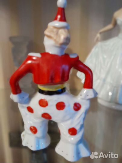 Фарфоровая статуэтка клоун