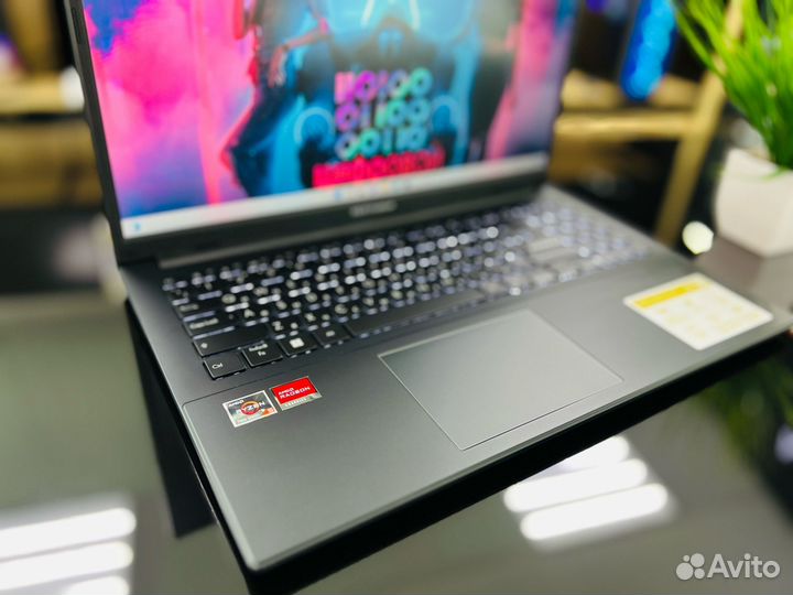 Asus Vivobook IPS Ryzen 5 7250U SSD-512 DDR5-8Gb