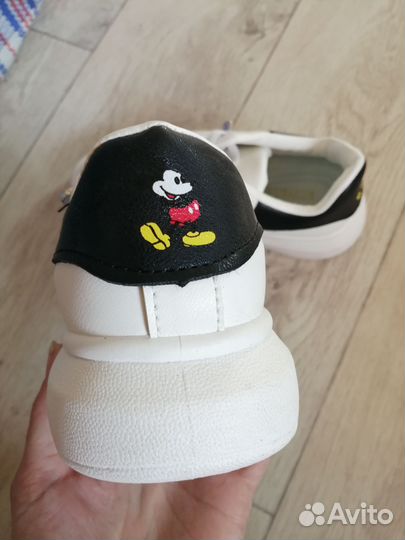 Детские новые кроссовки