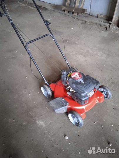 Газонокосилка бензиновая