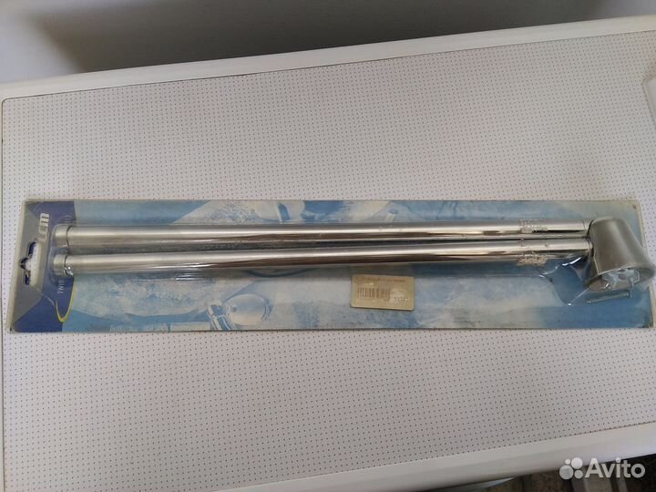 Вешалка в ванную новая