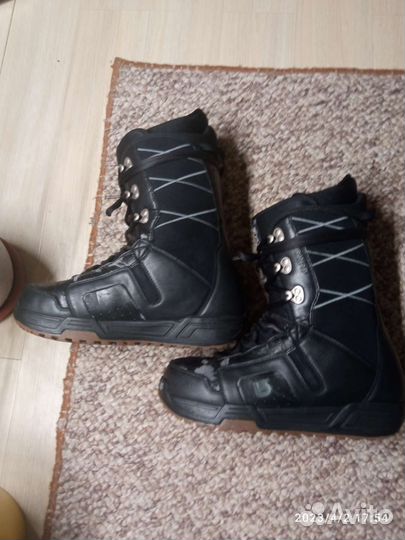 Сноубордические ботинки 42