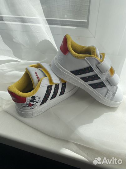 Кроссовки adidas 22 новые