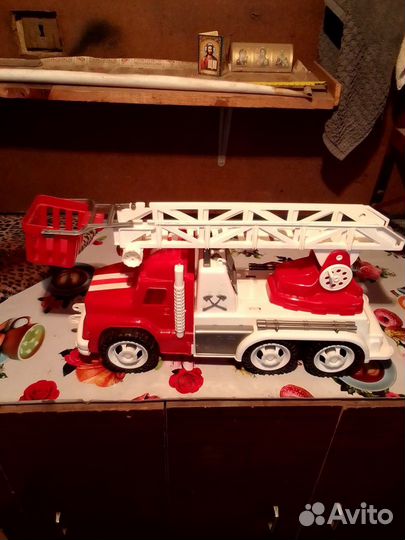 Игрушечная машина