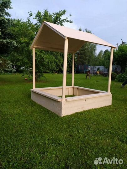 Детская песочница с крышей