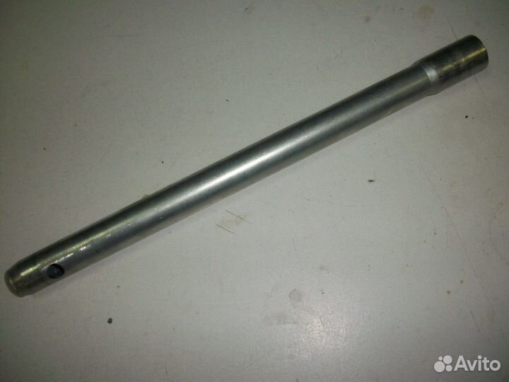 Ключ свечной на16 с магнитом для иномарок, длинный