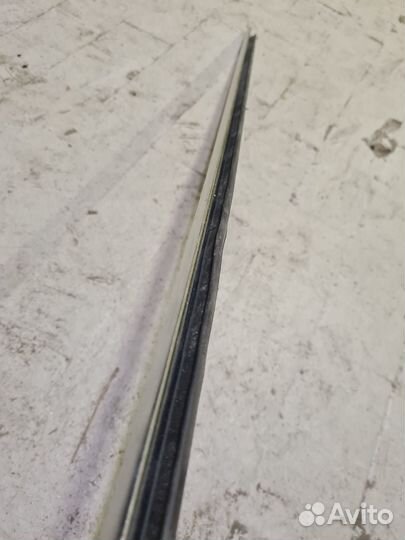 Накладка стекла заднего левого VW Passat B8