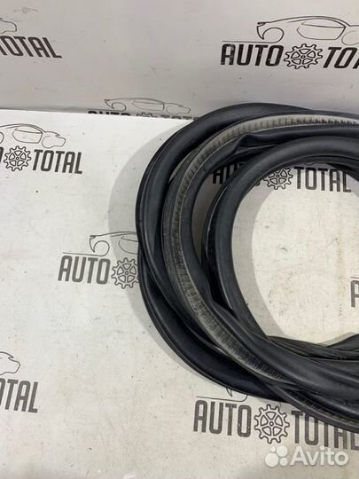 Уплотнитель багажника задний Peugeot 308 EP6 2008