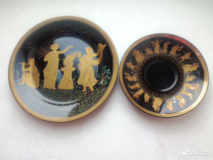 Тарелки в античном стиле