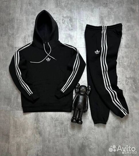 Спортивный костюм adidas