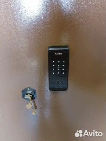 Оружейный сейф с биометрическим замком 