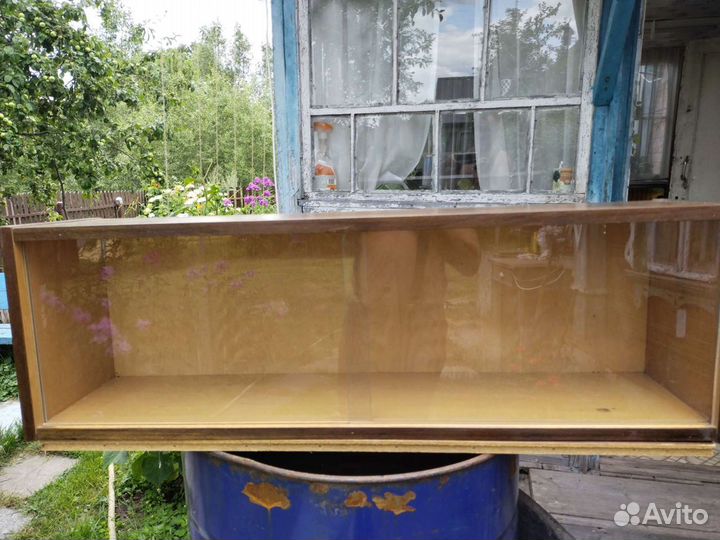 Книжная полка со стеклом