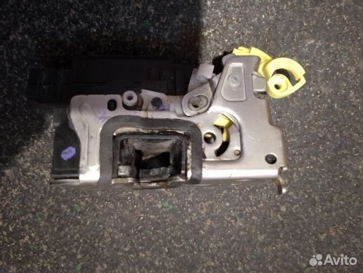 Замок двери renault