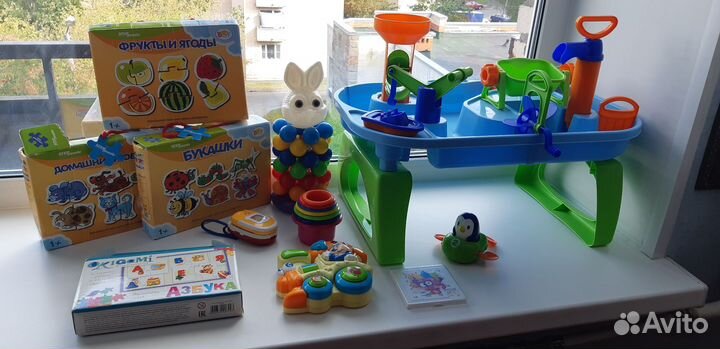 Развивающие игрушки и пазлы для малыша пакетом