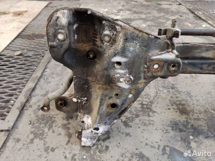 Балка подрамник передняя Mitsubishi Carisma DA