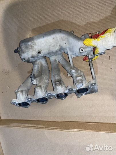 Впускной коллектор toyota avensis t220