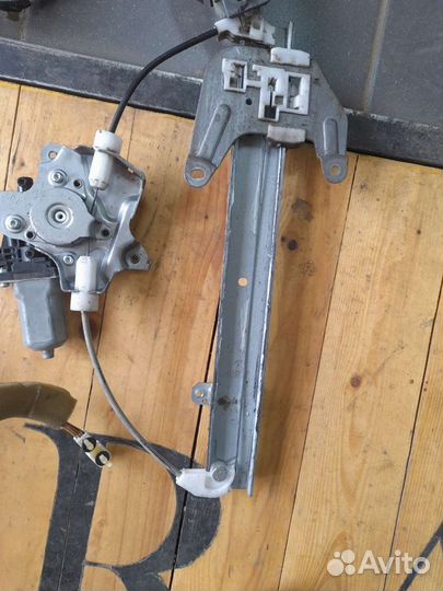 Ниссан х треил. Стекла боковые правые