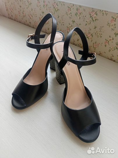 Босоножки женские 39 размер