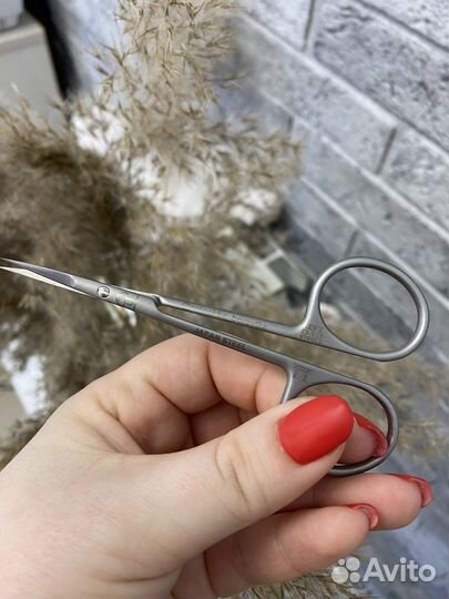 Маникюрные ножницы для левши и фреза