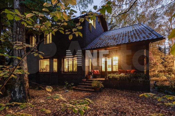 Дом 450 м² на участке 21,2 сот.