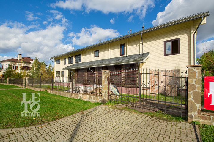 Дом 500 м² на участке 18 сот.