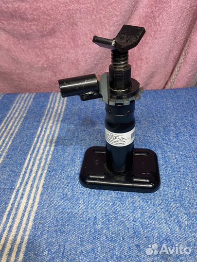 Домкрат винтовой