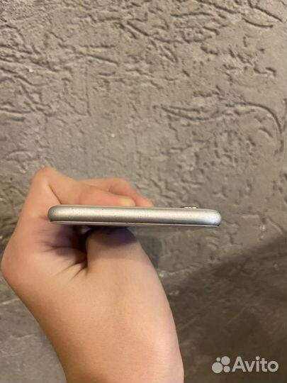 Телефон iPhone 6 серебро