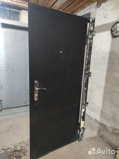 Дверь входная металлическая