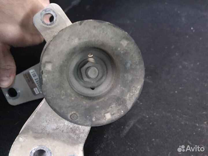 Подушка двигателя правая colt z30