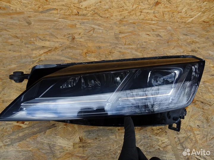 8S0941033D audi tt 8s фара передняя переднее левая
