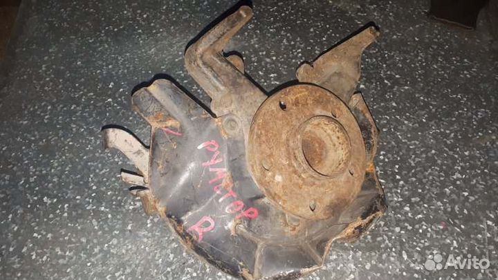 Кулак поворотный передний правый Skoda Roomster