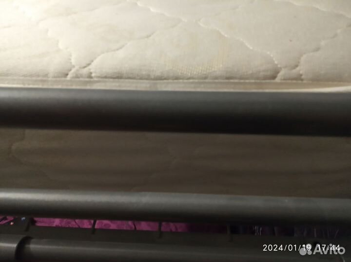 Двухъярусная кровать металлическая