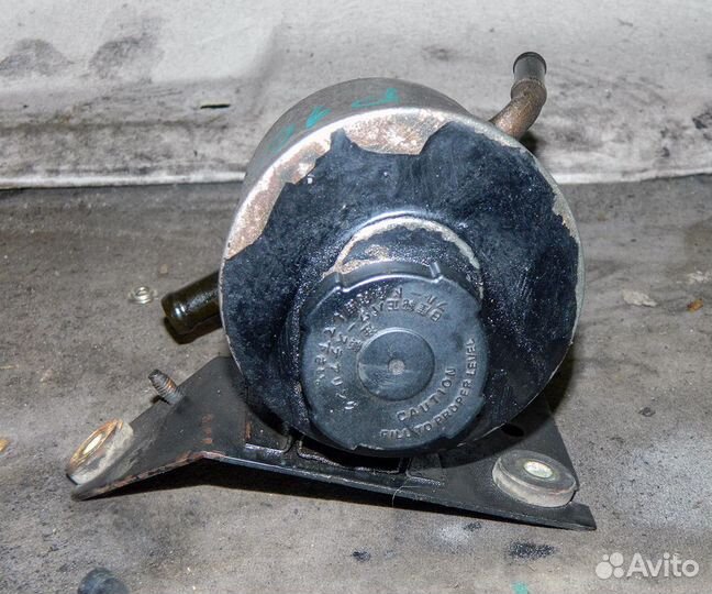 Бачок гур Nissan Primera P10