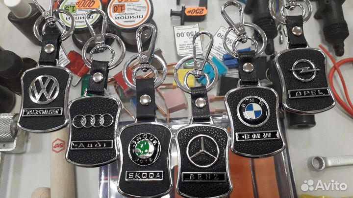 Брелок на ключи, с логотипом автомобиля