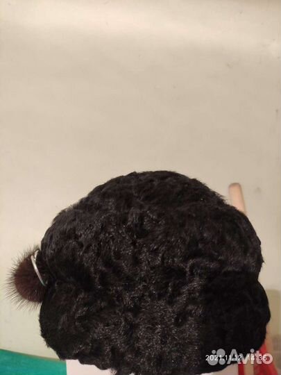 Шапка женская из каракульчи