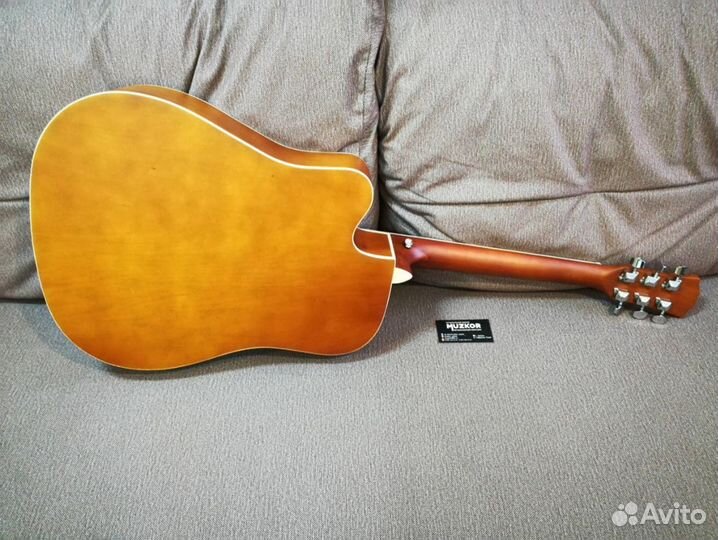 Гитара с чехло